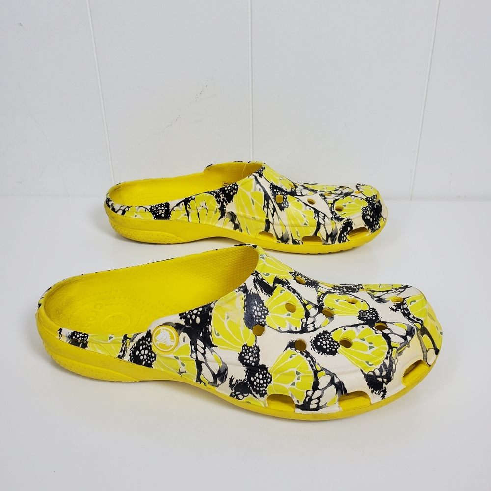 Crocs butterfly / flower clogs